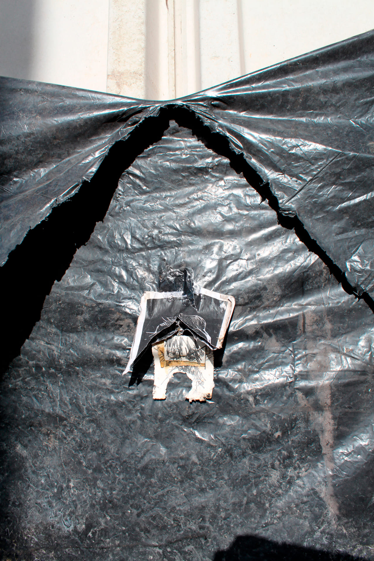 carloszorromono – por-un-hueco-abierto-en-la-pared – 2024 – -000-(9)